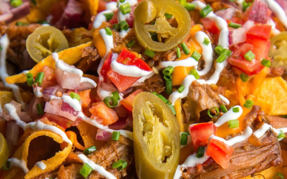 Tépett húsos nachos tál